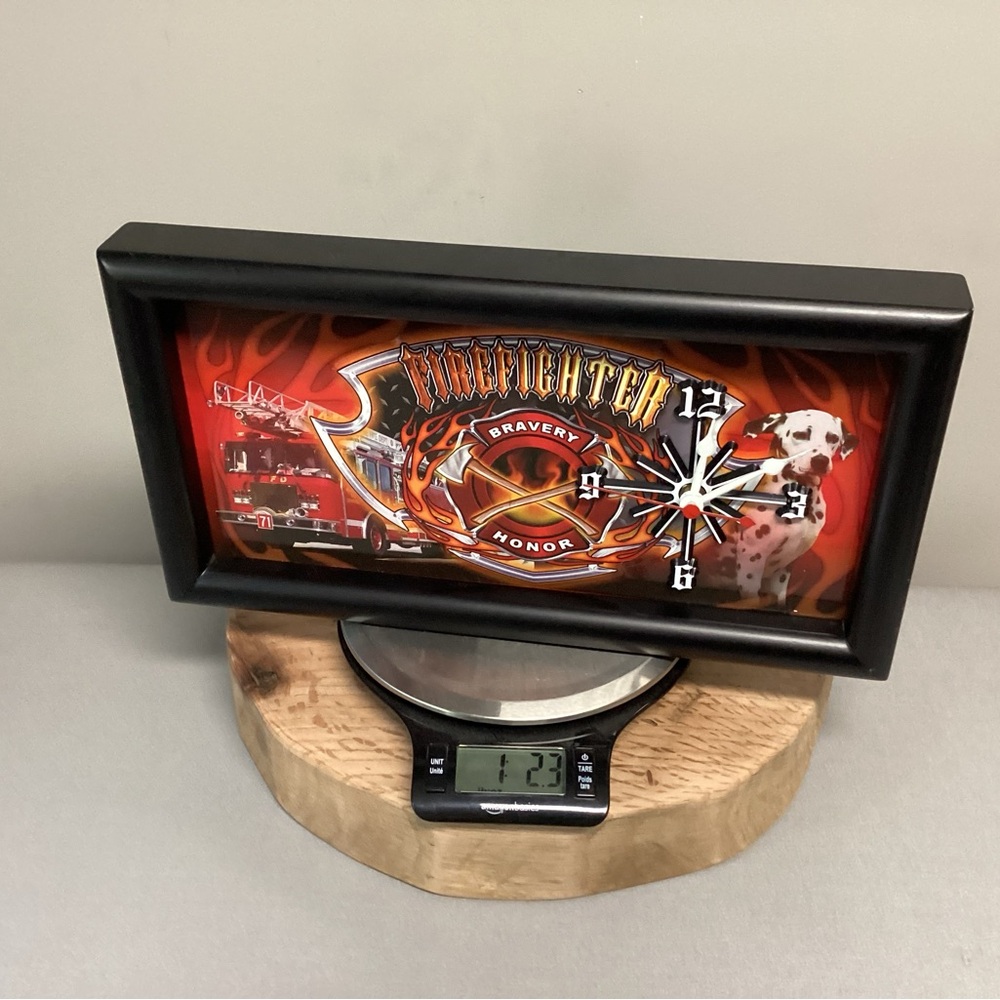 🔴 Firefighter Clock - Bravery - Honor - In Like New Condition - Brilliant Colors - Picture 8 of 9